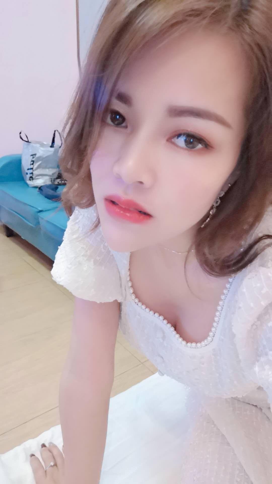 性感的美女值得一尝贝贝